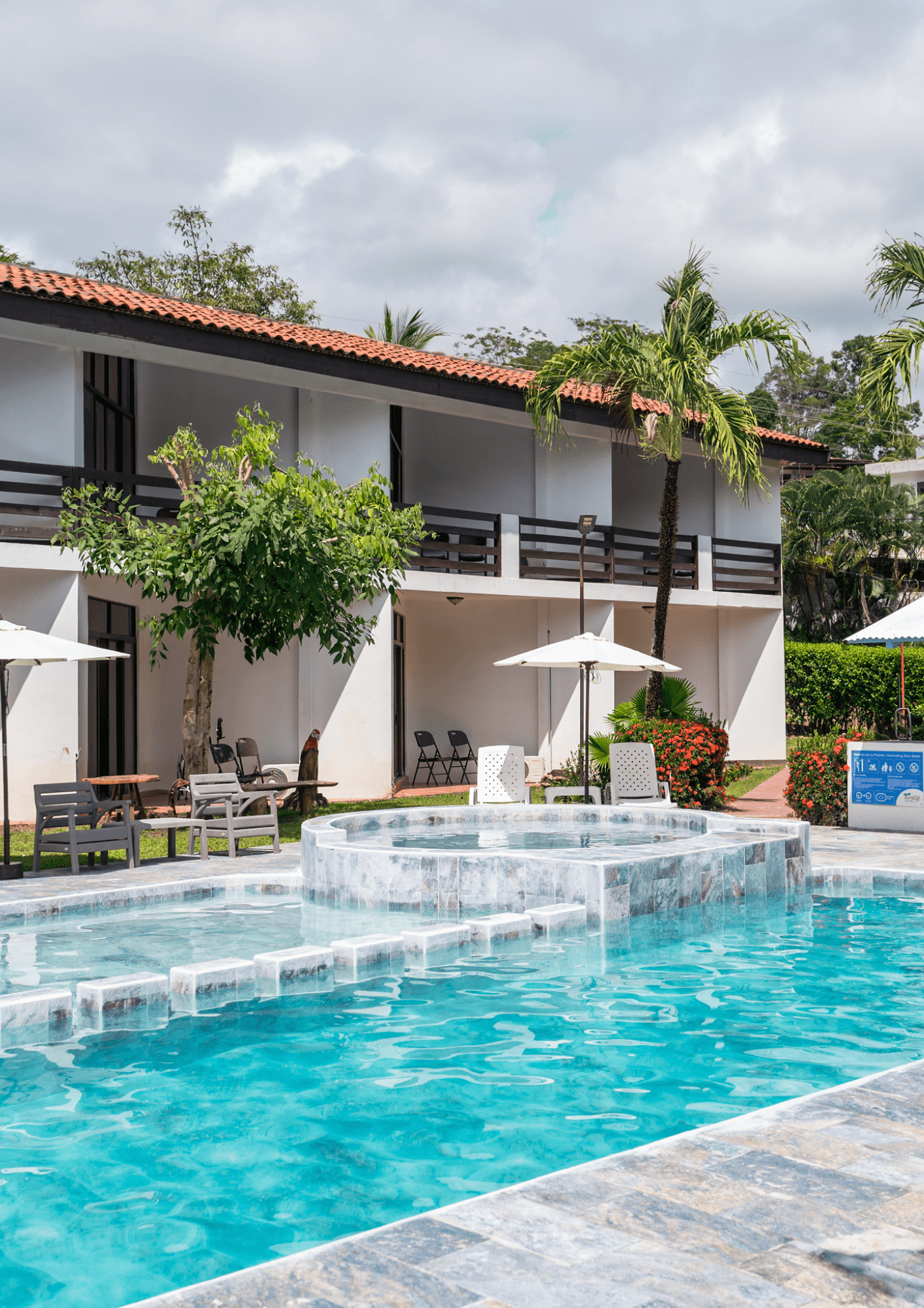 Swimming pool at Hotel Terraza del Pacífico in Playa Hermosa (12)