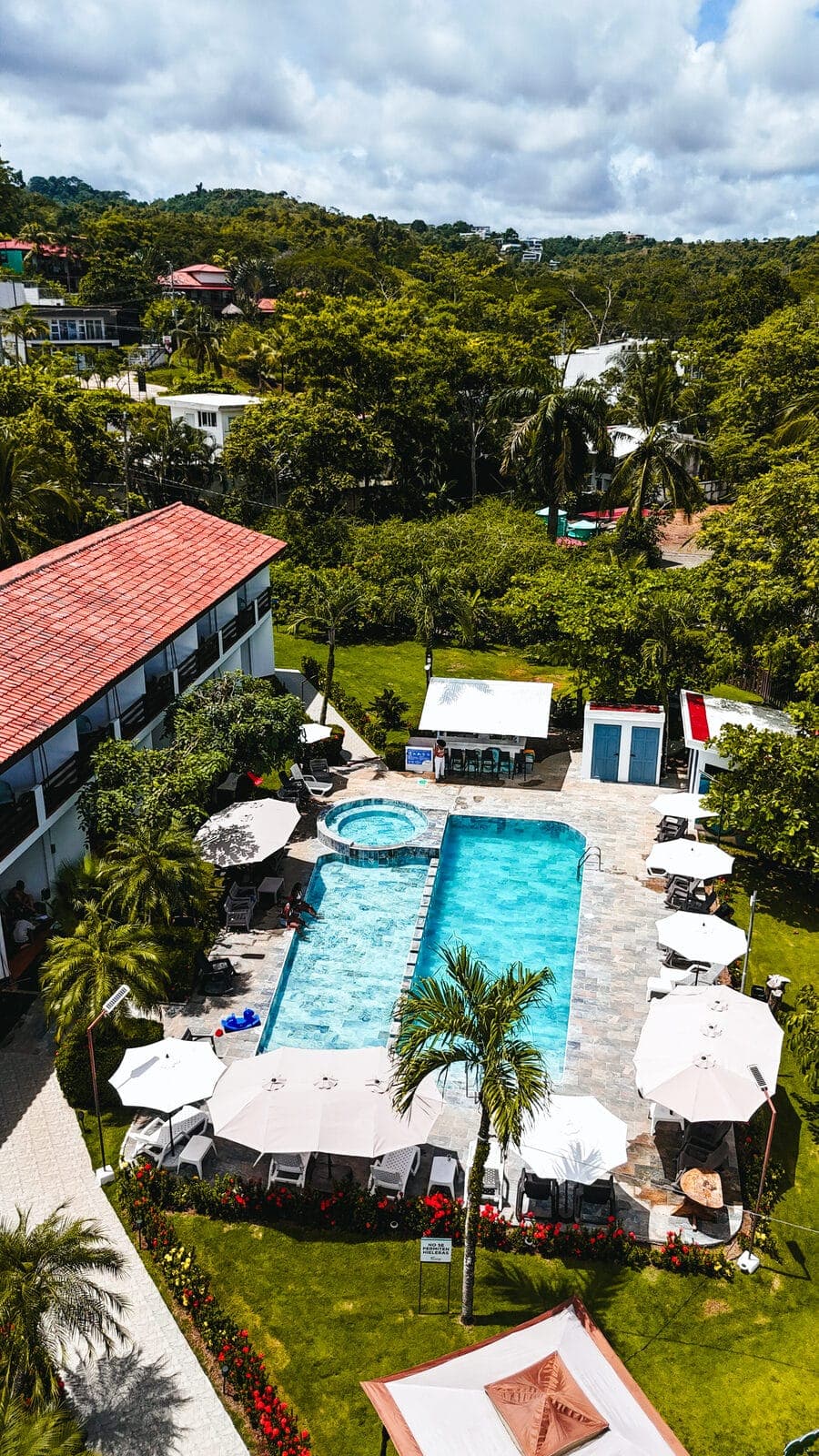 Swimming pool at Hotel Terraza del Pacífico in Playa Hermosa (3)