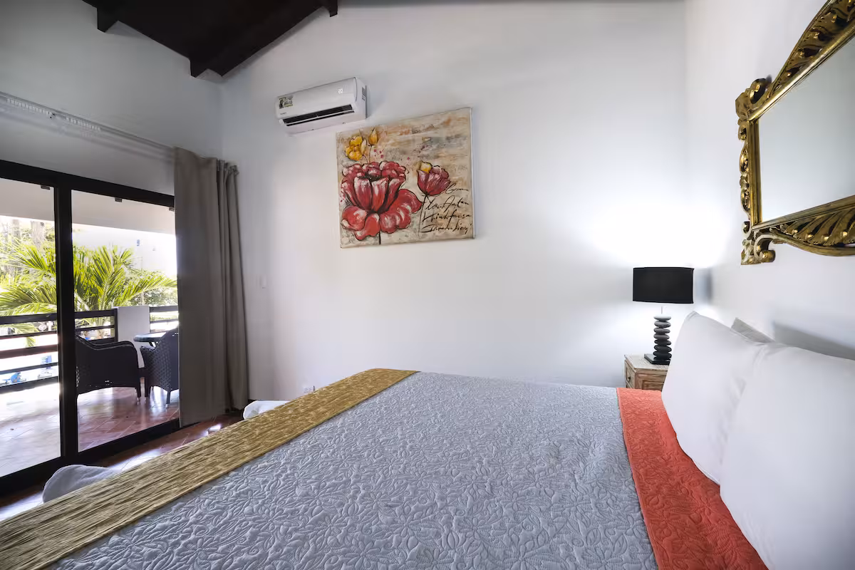 Villa balcony with an ocean view at Terraza del Pacífico