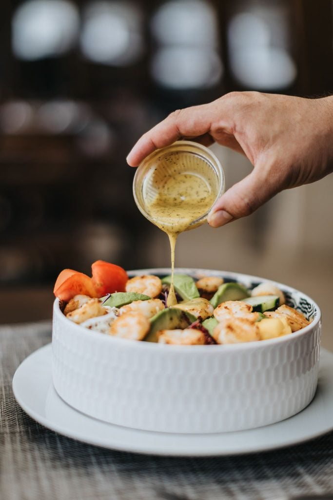 Ceviche de camarón servido en el restaurante