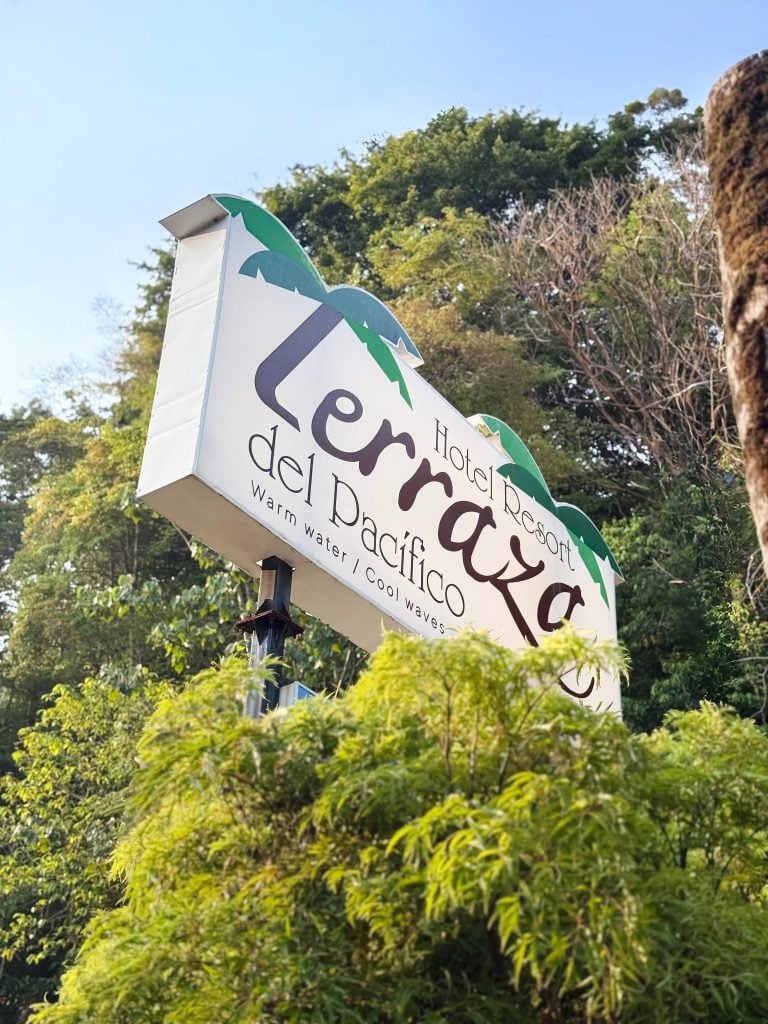 El rótulo del hotel