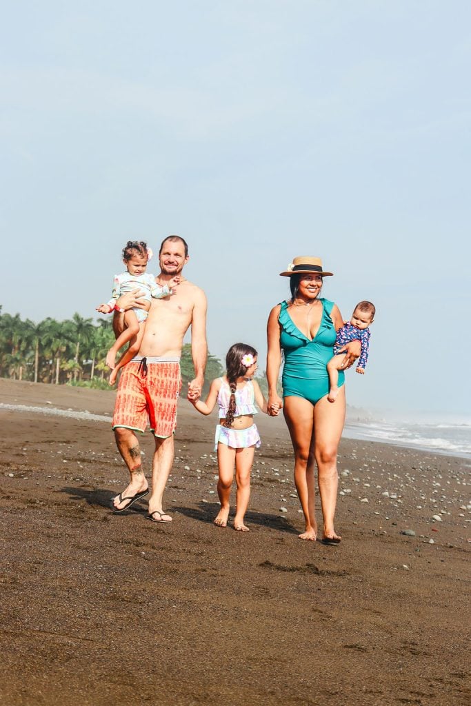 Familia en la playa